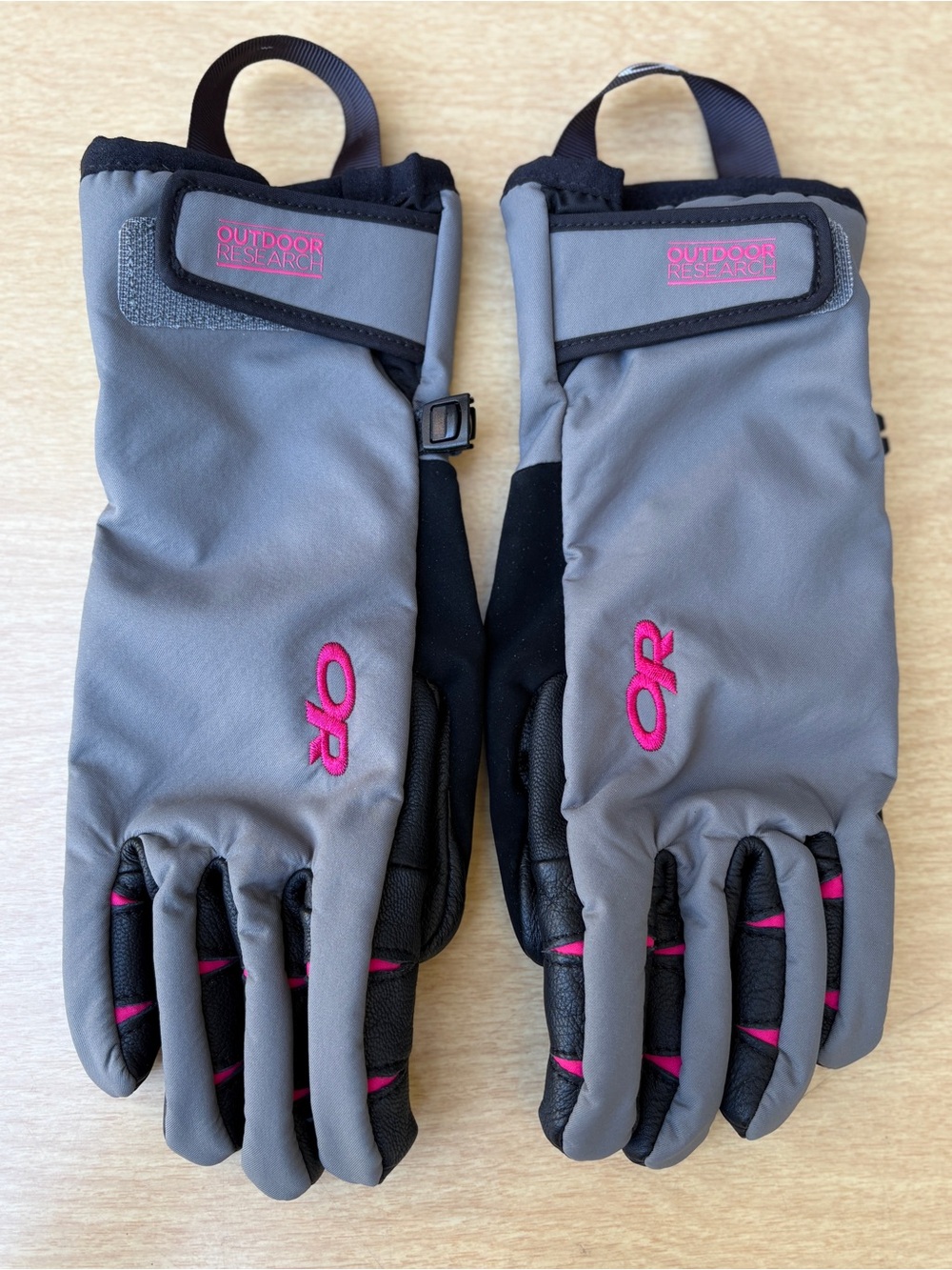 Outdoor Research Wm’s StormSensor Windbloc Gloves NWOT Sz Medium